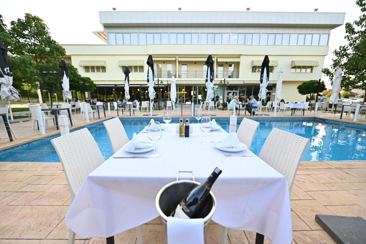 Hotel La Villa Gjakova エクステリア 写真