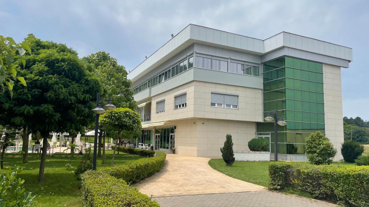 Hotel La Villa Gjakova エクステリア 写真