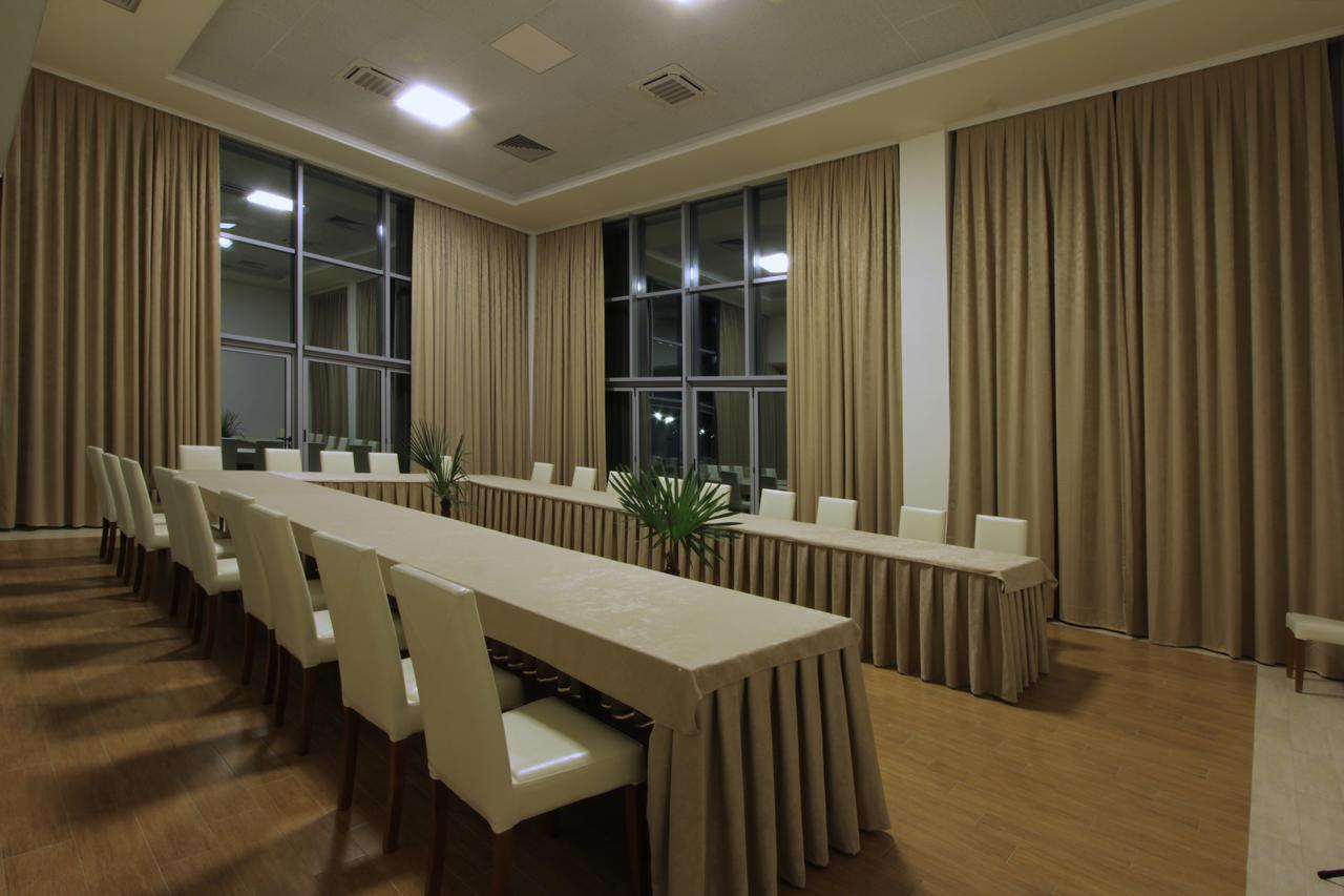 Hotel La Villa Gjakova エクステリア 写真